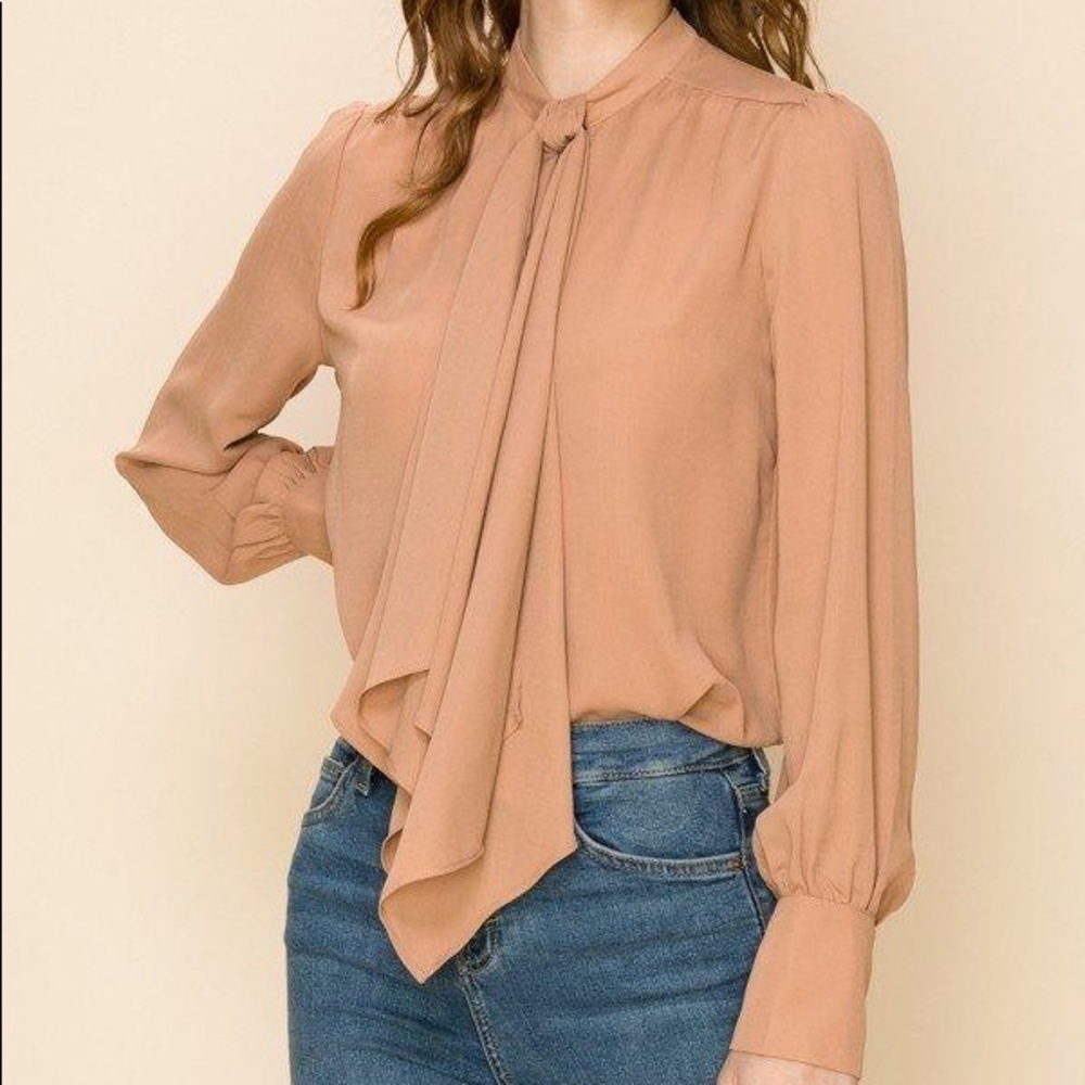 CAMEL SELT TIE NECK BLOUSE